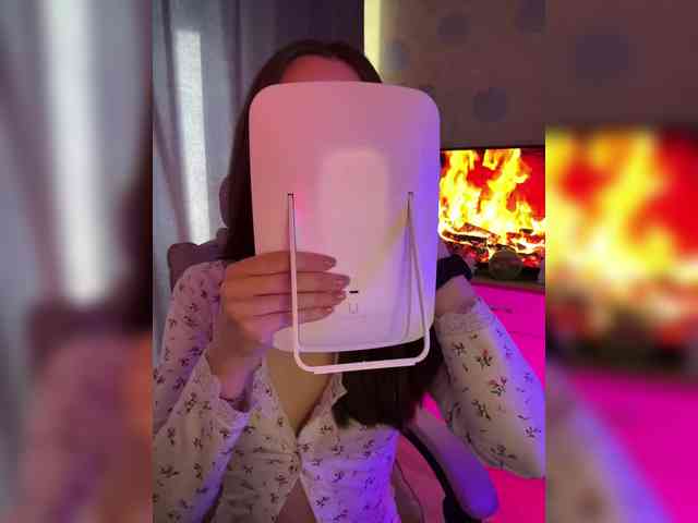 ymnichka Live Webcam on BongaCams