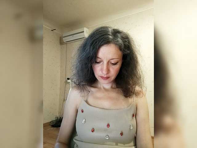 le modèle Millie est en webcam porno dans un show sur le site bongacams, il possède les tags suivants: White/Caucasian,Brunette,Hairy