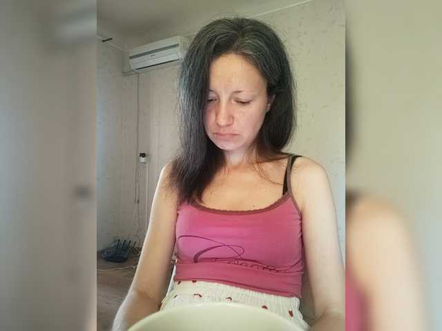 Millie live cam preview