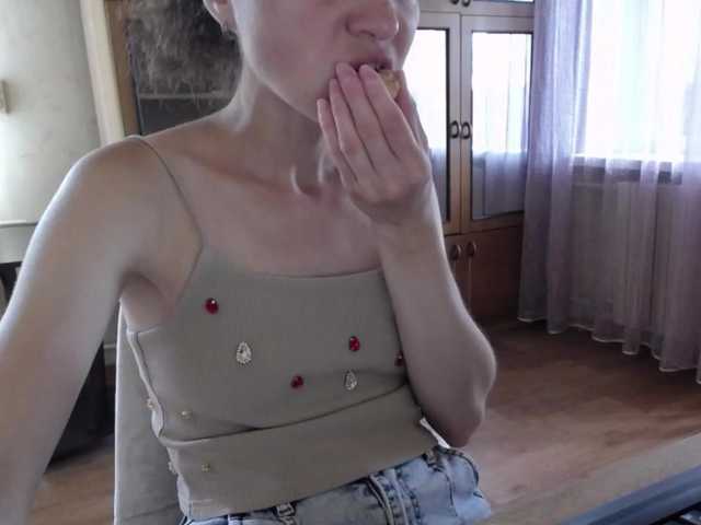 Millie live webcam show