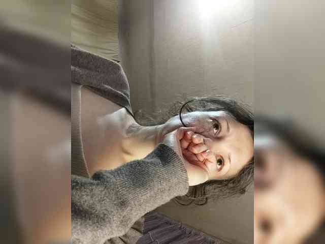 Viviennn webcam