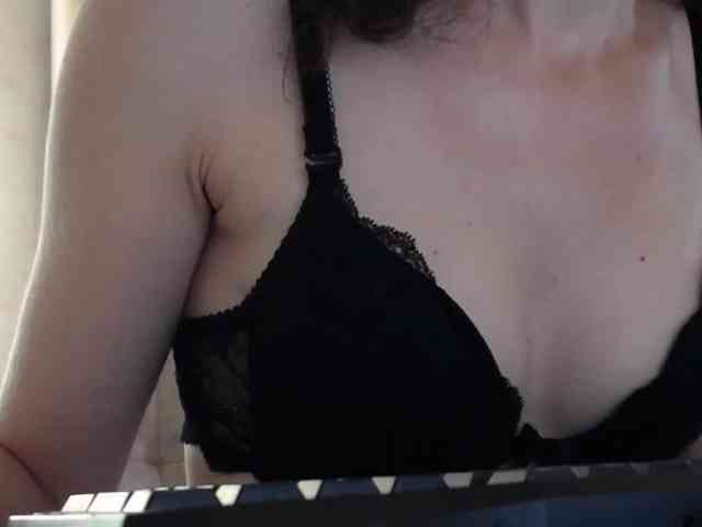 Millie webcam