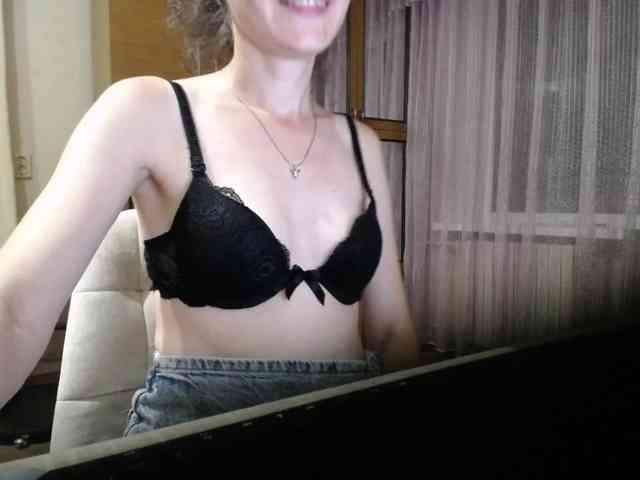 Millie webcam