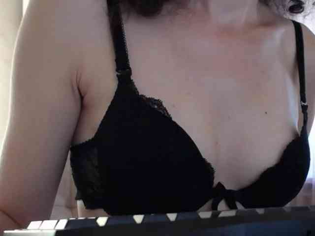 Millie webcam