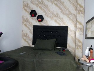Issa-love Porn Show