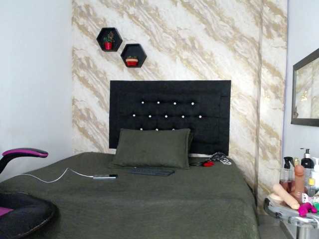 Issa-love live cam on BongaCams