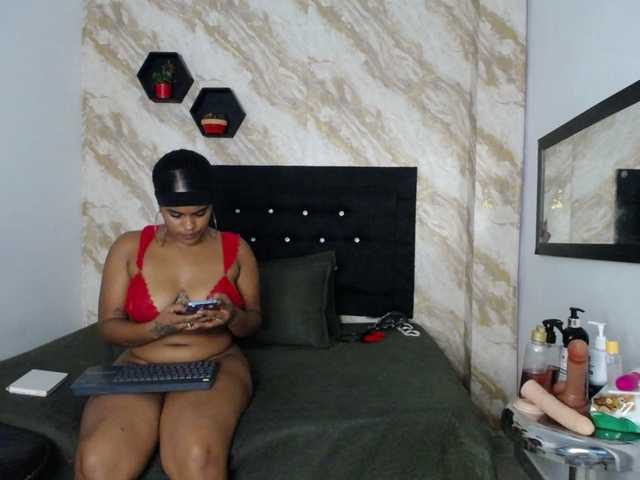 Issa-love live cam on BongaCams