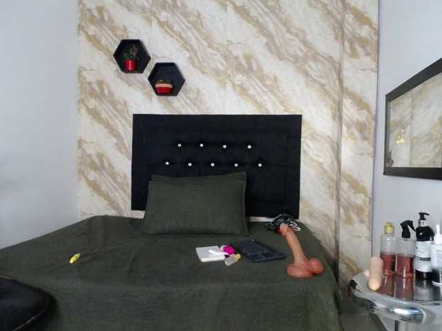 Issa-love live cam on BongaCams