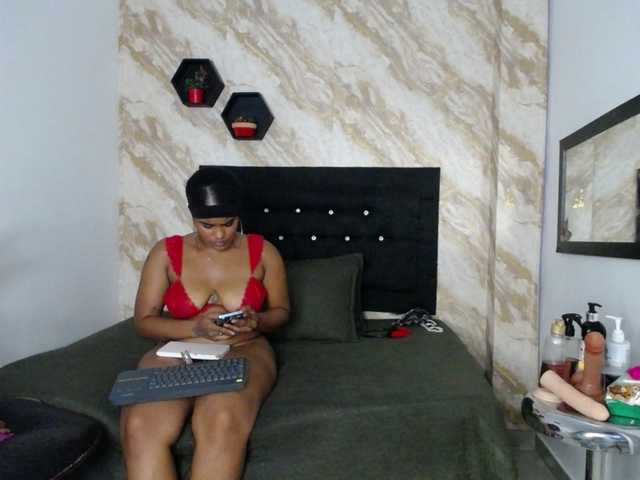 Issa-love live cam on BongaCams