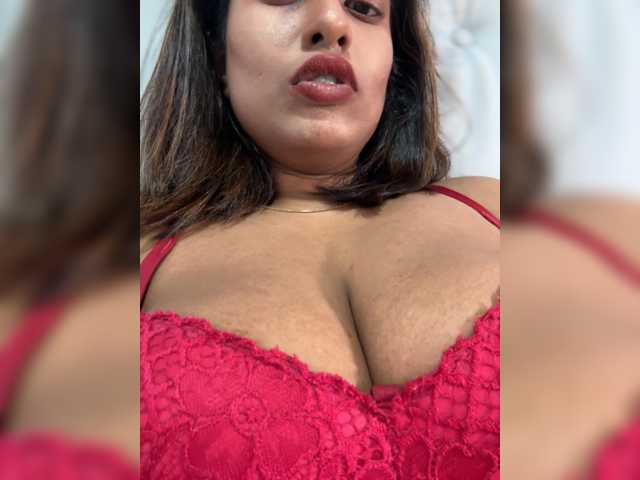 EleenaTylor live cam on BongaCams