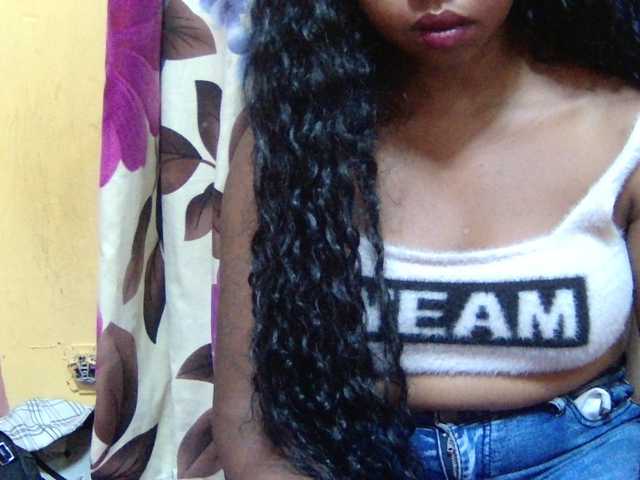 valeria223 live webcam show