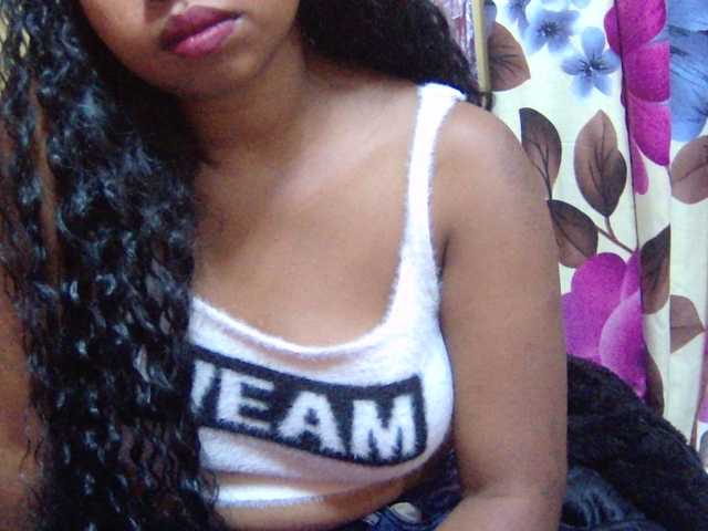 valeria223 live webcam show