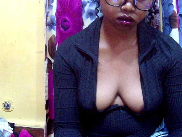 valeria223 live cam on BongaCams