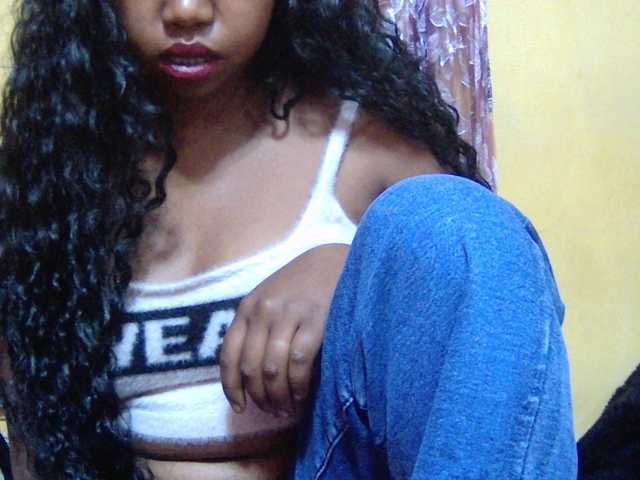valeria223 live webcam show