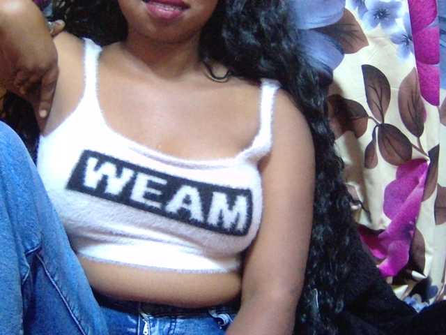 valeria223 live webcam show