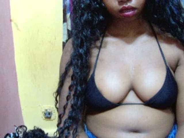 valeria223 live cam on BongaCams