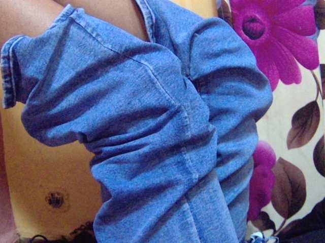 valeria223 live cam on BongaCams