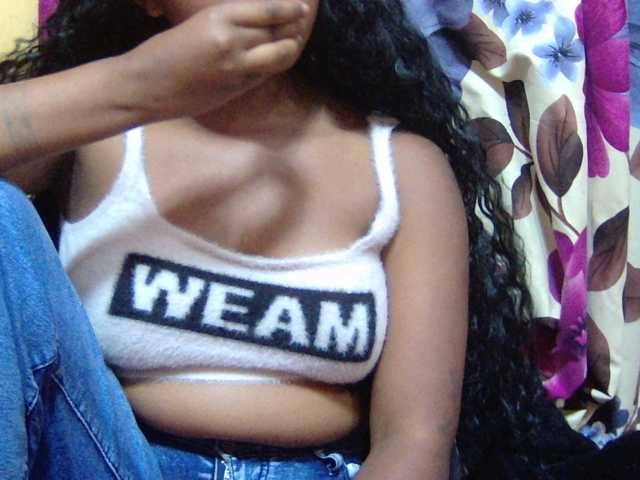 valeria223 live webcam show