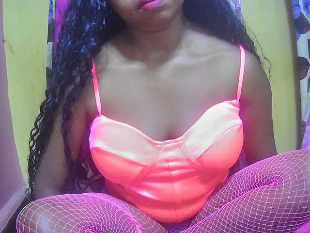 valeria223 live webcam show