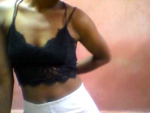 valeria223, live now on BongaCams