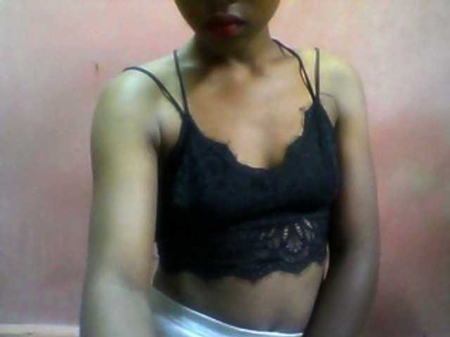 valeria223, live now on BongaCams