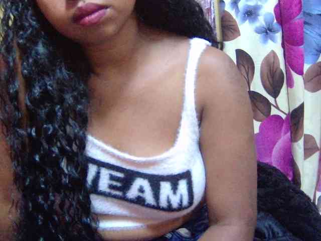valeria223 webcam