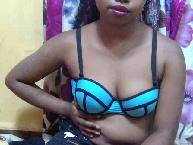 valeria223 webcam