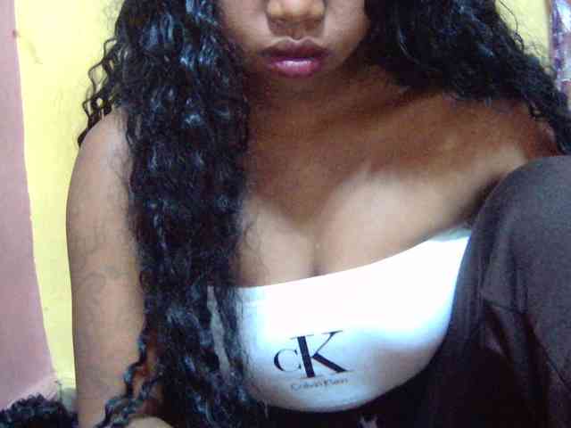 valeria223 webcam