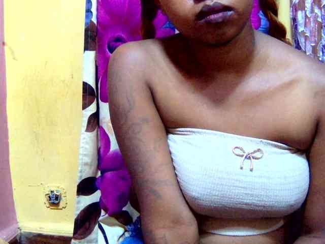 valeria223 webcam