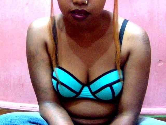 valeria223 webcam