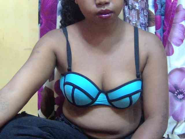 valeria223 webcam
