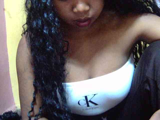 valeria223 webcam