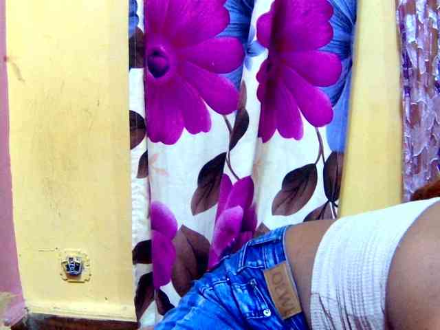 valeria223 webcam