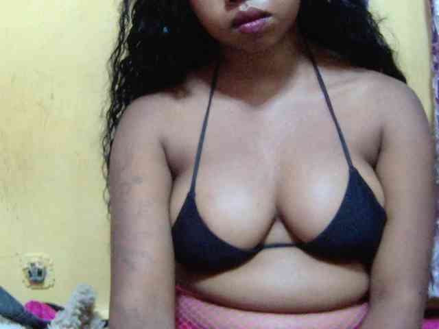 valeria223 webcam