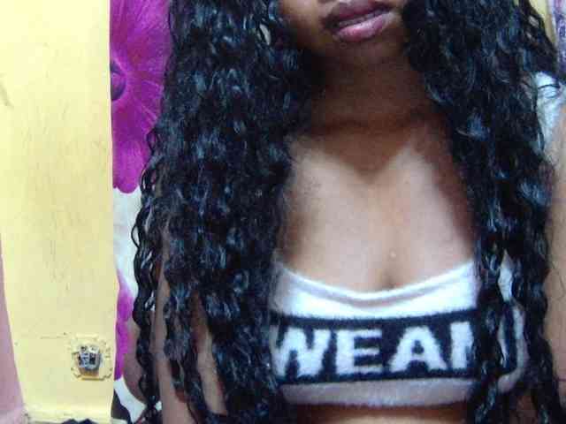 valeria223 webcam