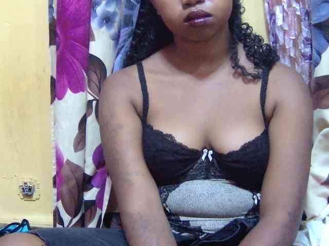 valeria223 webcam