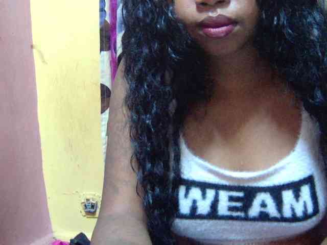 valeria223 webcam