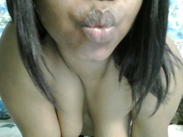lesly11 live cam on UnifiedCams