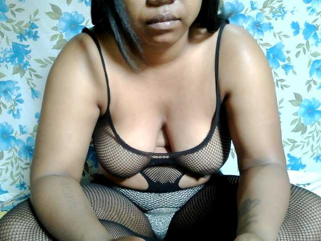 lesly11 live cam on BongaCams