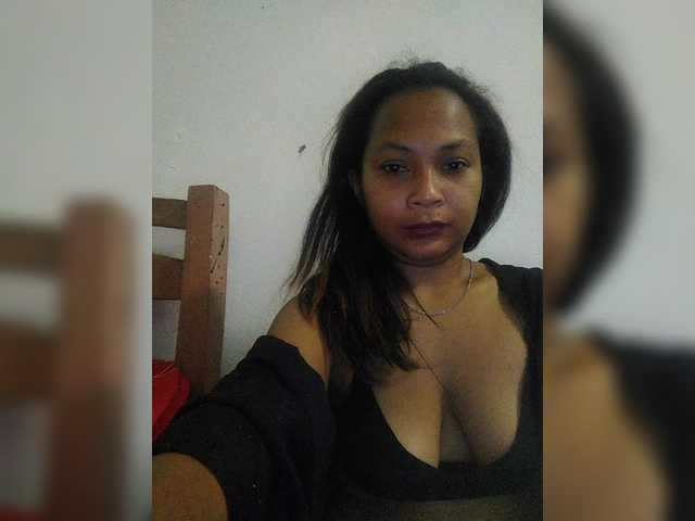 Pisouna live cam on BongaCams