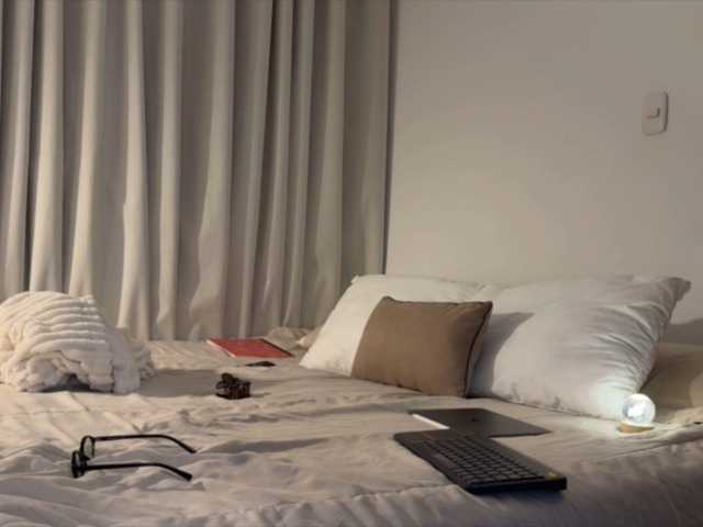 MiiaVega live cam on BongaCams