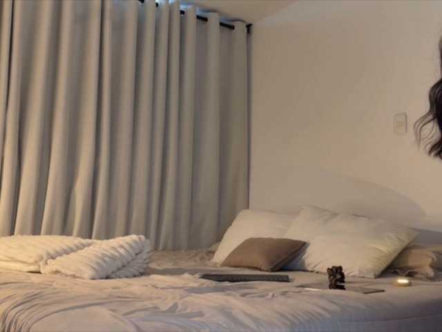 MiiaVega — live female cam