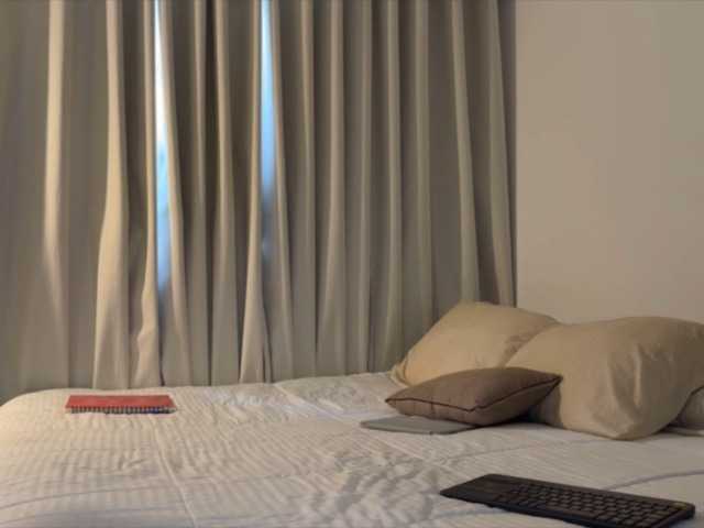 MiiaVega live webcam show
