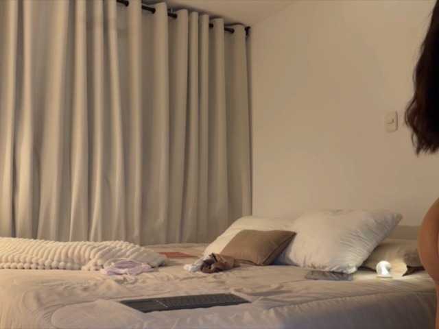 MiiaVega live cam on BongaCams