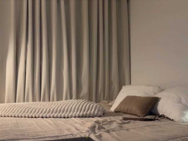 MiiaVega live cam