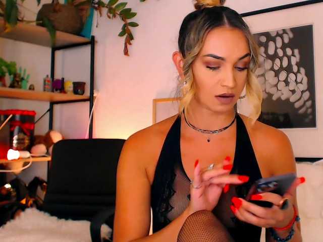 Sex chat gratuit in direct cu Alexandrawoow pe BongaCams