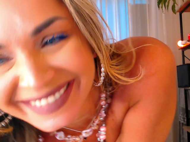 Sex chat gratuit in direct cu Alexandrawoow pe BongaCams
