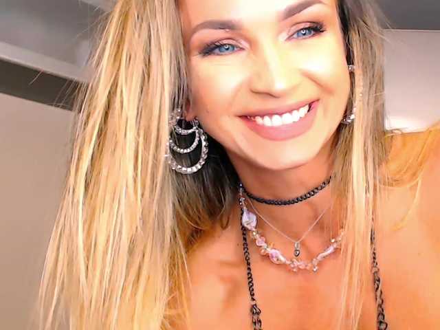 Sex chat gratuit in direct cu Alexandrawoow pe BongaCams