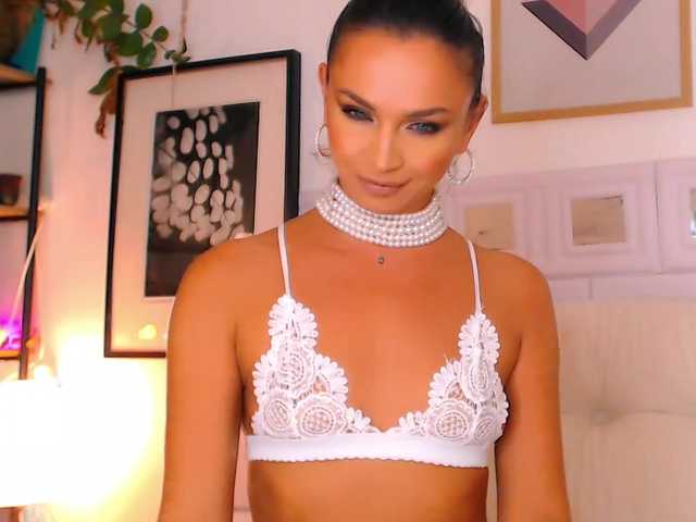 Sex chat gratuit in direct cu Alexandrawoow pe BongaCams