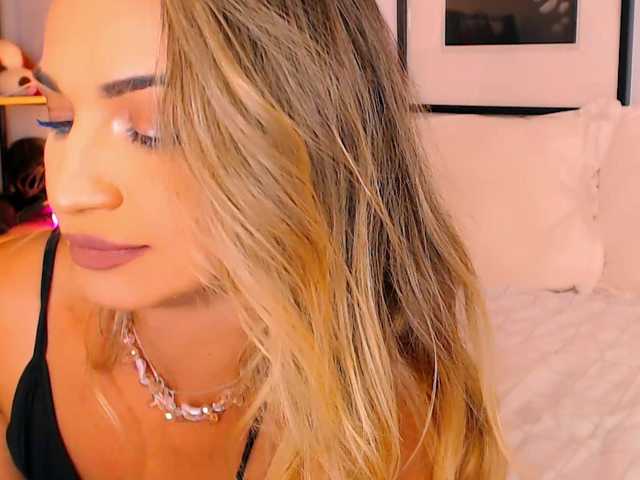 Alexandrawoow live cam on BongaCams